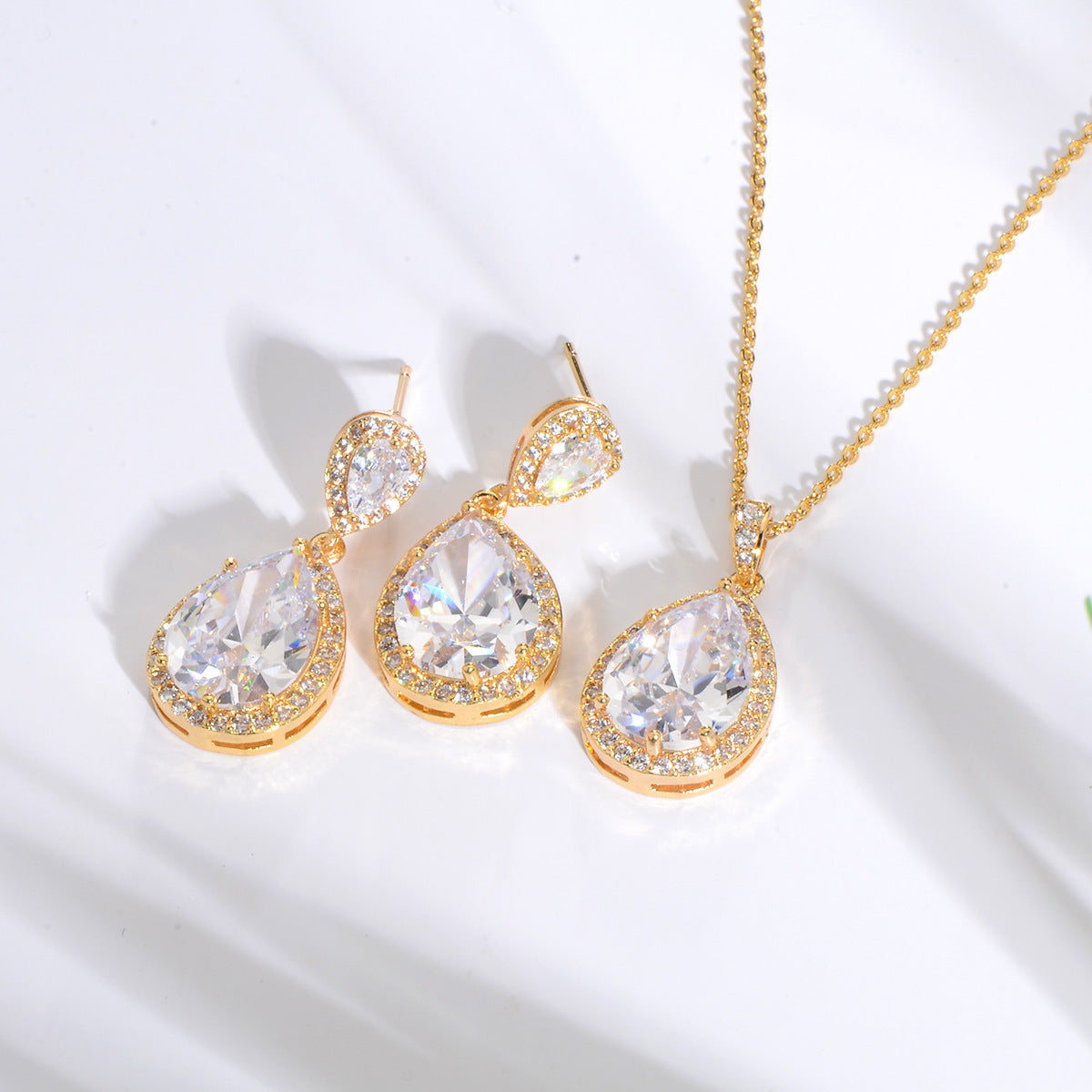 Vibrant Teardrop Zircon Bridal Set: Diamond-Treated Necklace & Earrings in 14K Gold/Platinum Plating for Bold Elegance Feminé Luxé
