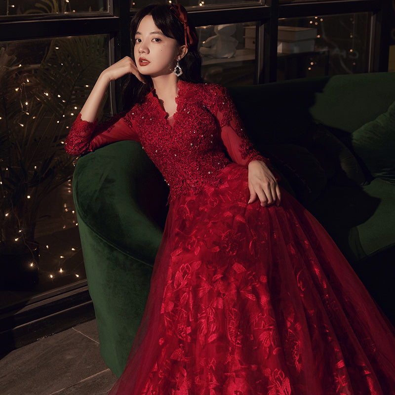 Elegant Black Lace Evening Gown with Sheer Sleeves Feminé Luxé