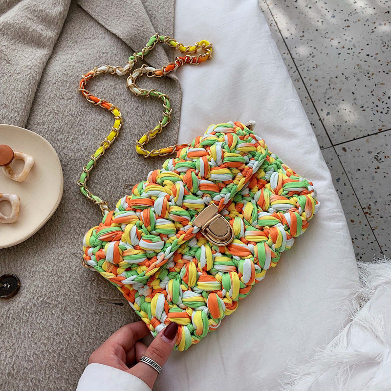 Artisanal Texture: The "Couture Knit" Chain Clutch Feminé Luxé