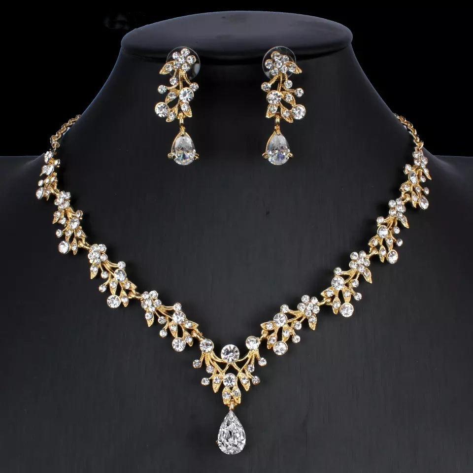 Delicate Golden Zircon Floral Two-Piece Jewelry Set: Wedding Necklace & Dangling Earrings for Ethereal Elegance Feminé Luxé