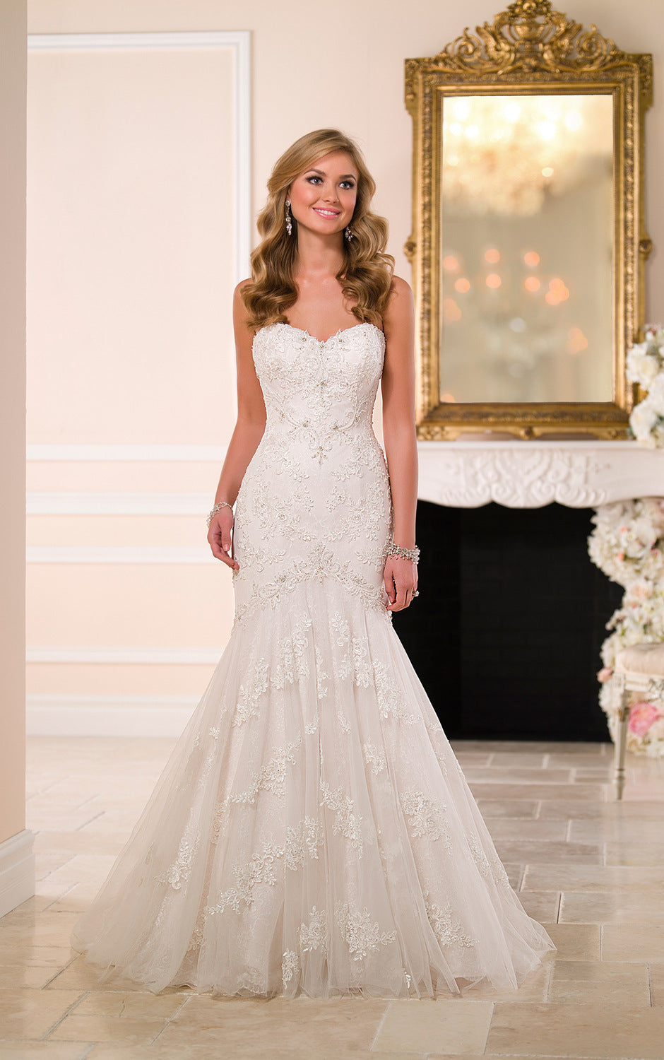 Exquisite Sweetheart Lace Tube Top Gown - Romantic Trailing Bridal Dress Feminé Luxé