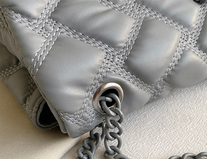 The "Quilted Icon" Chain Shoulder Bag Feminé Luxé