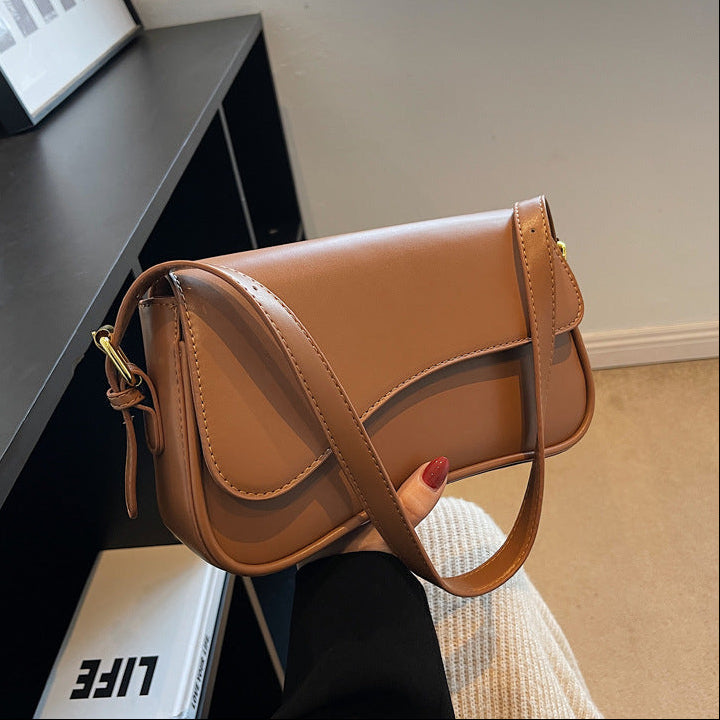The "Equestrian Curve" Saddle Bag Feminé Luxé