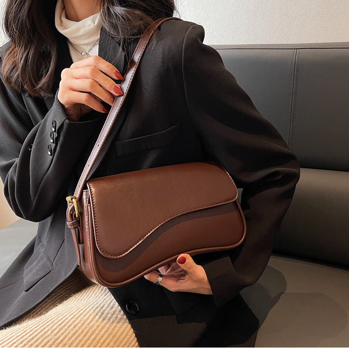 The "Equestrian Curve" Saddle Bag Feminé Luxé