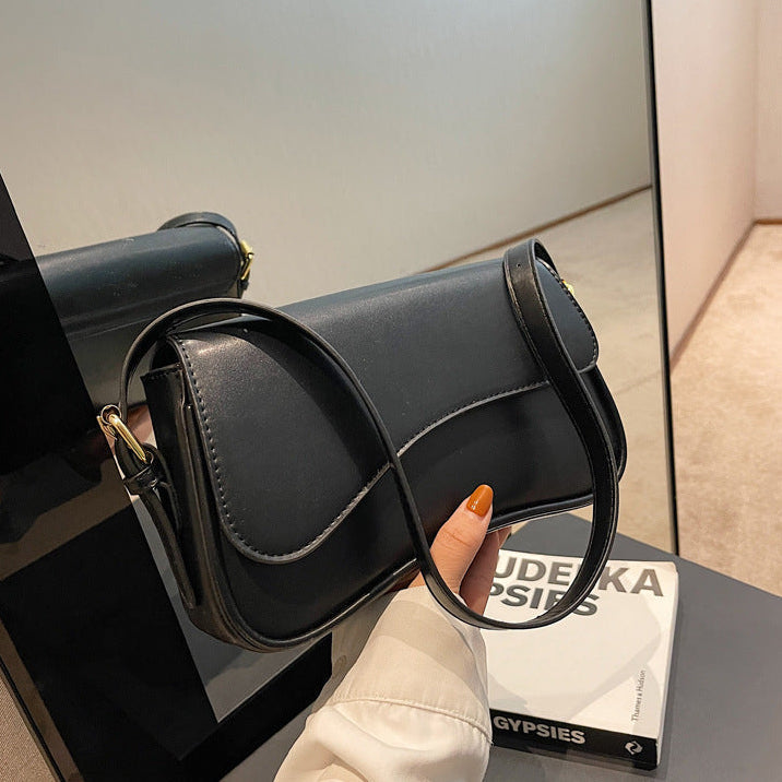 The "Equestrian Curve" Saddle Bag Feminé Luxé