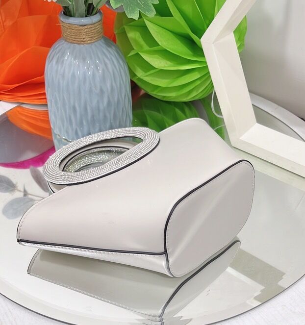 Head-Turning Chic: The "Radiant Rosa" Bucket Bag Feminé Luxé