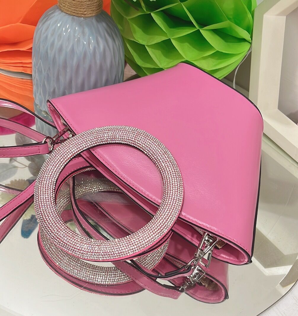 Head-Turning Chic: The "Radiant Rosa" Bucket Bag Feminé Luxé