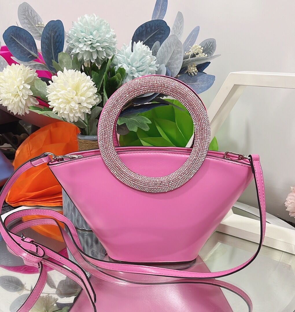 Head-Turning Chic: The "Radiant Rosa" Bucket Bag Feminé Luxé