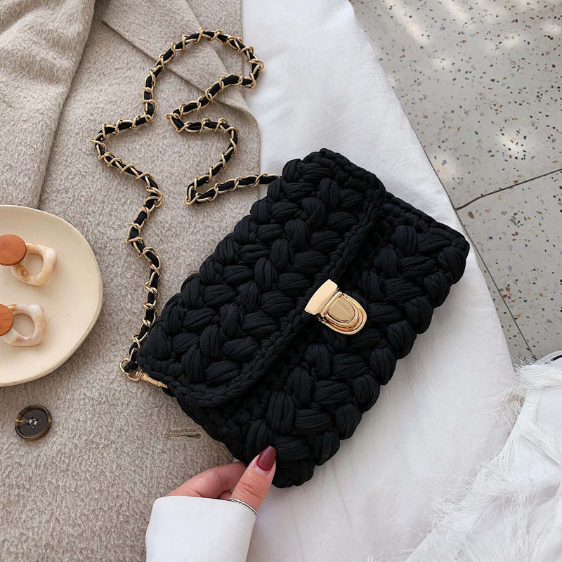 Artisanal Texture: The "Couture Knit" Chain Clutch Feminé Luxé