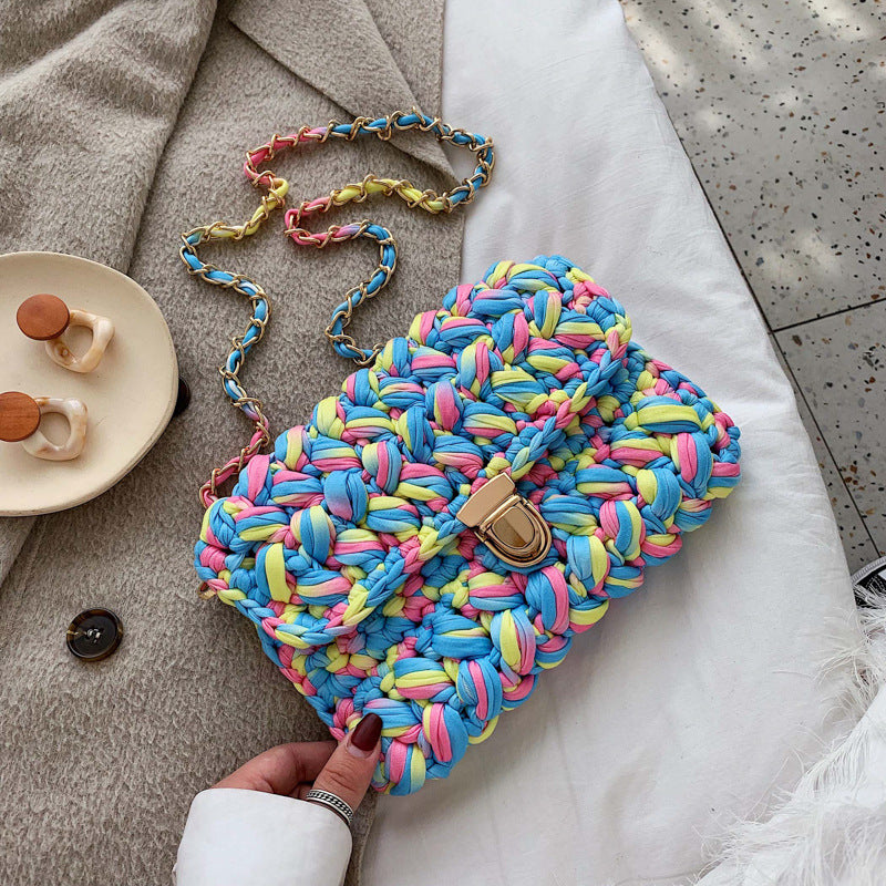 Artisanal Texture: The "Couture Knit" Chain Clutch Feminé Luxé