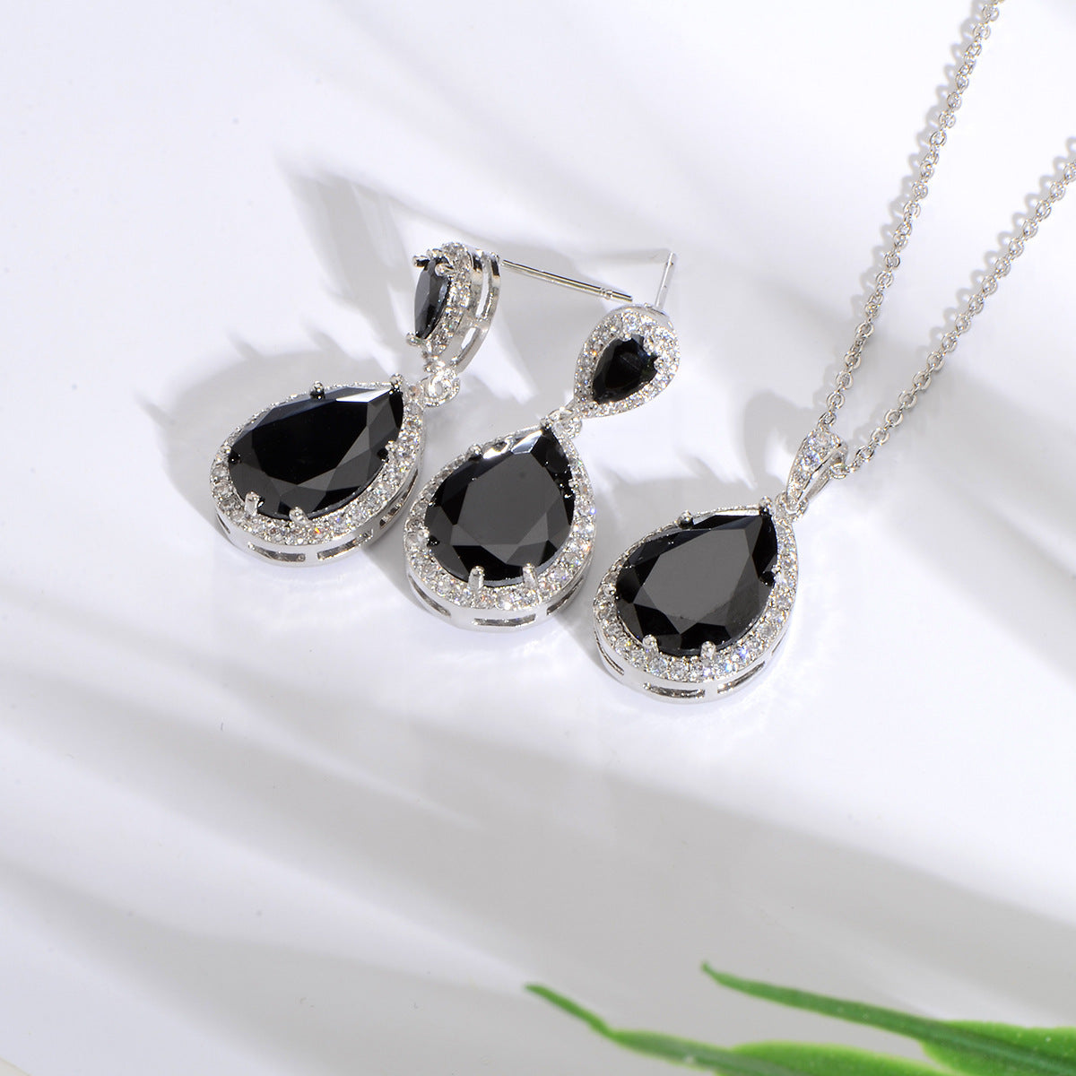 Vibrant Teardrop Zircon Bridal Set: Diamond-Treated Necklace & Earrings in 14K Gold/Platinum Plating for Bold Elegance Feminé Luxé