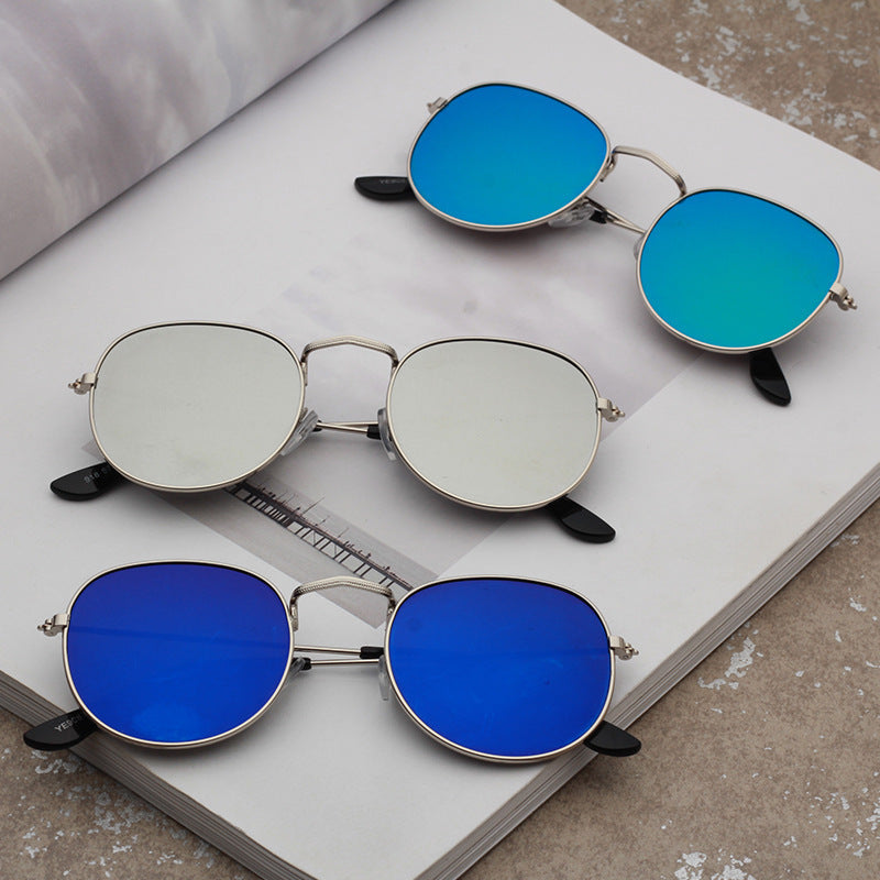 Chic Radiance: Retro-Inspired Mirrored Round Metallic Sunglasses (UV400 Protection) Feminé Luxé