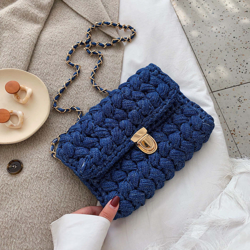 Artisanal Texture: The "Couture Knit" Chain Clutch Feminé Luxé
