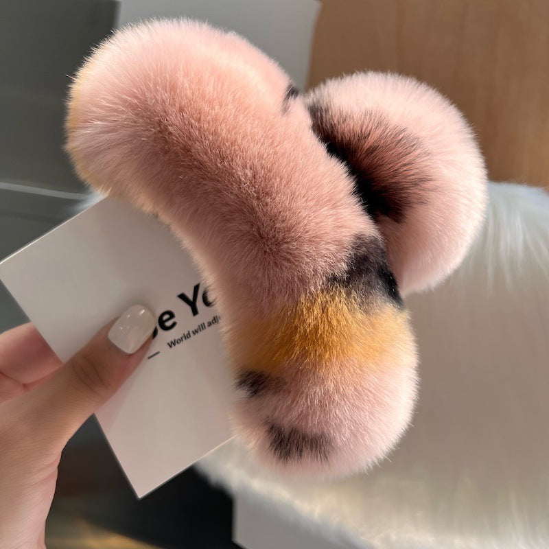 The Cloud Comfort Claw: Luxe Faux Rex Rabbit Fur Hair Grip - Oversized Plush Statement Clip for Winter Elegance Feminé Luxé