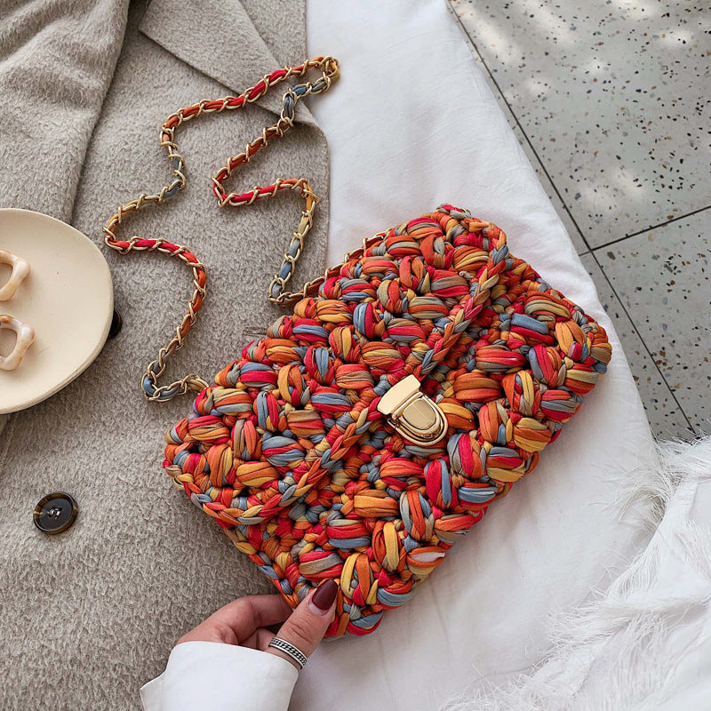 Artisanal Texture: The "Couture Knit" Chain Clutch Feminé Luxé