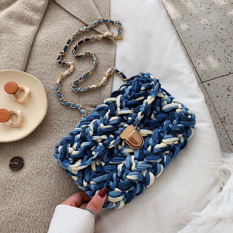 Artisanal Texture: The "Couture Knit" Chain Clutch Feminé Luxé