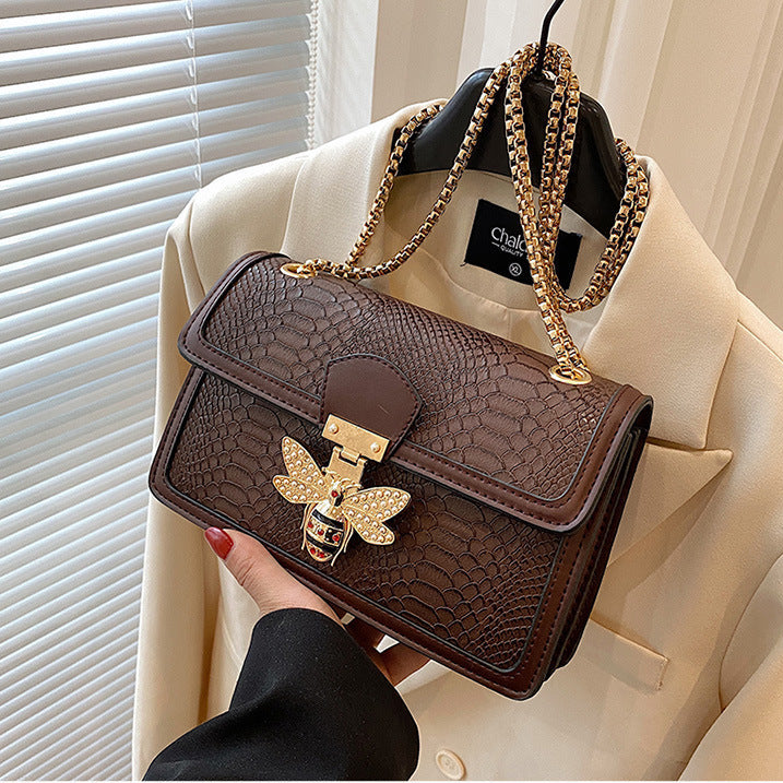 Luxury Cowhide Bee-Clasp Chain Crossbody – Retro Style Satchel Feminé Luxé