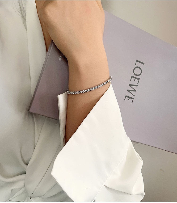 Brilliant 10-Point Moissanite Tennis Bracelet – S925 Sterling Silver Plated in Gold Feminé Luxé Exclusive Feminé Luxé