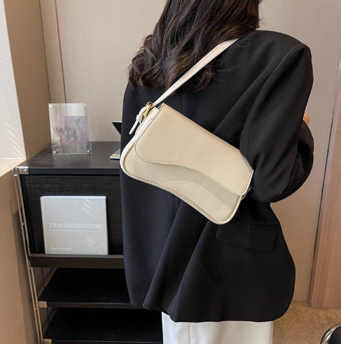 The "Equestrian Curve" Saddle Bag Feminé Luxé