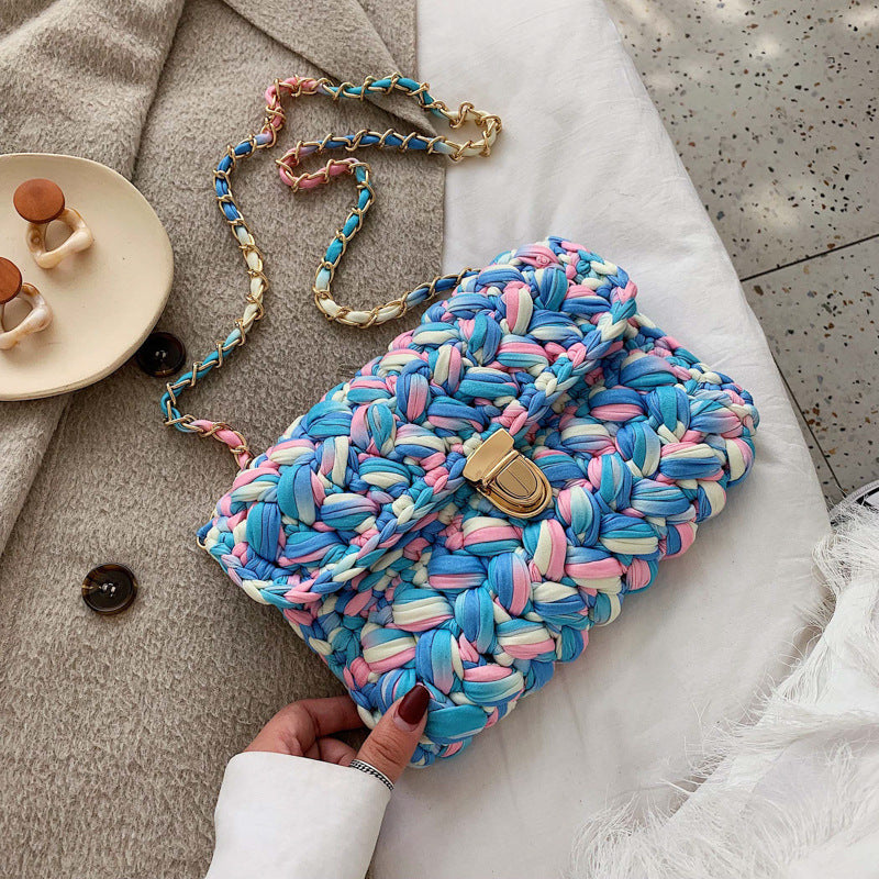 Artisanal Texture: The "Couture Knit" Chain Clutch Feminé Luxé