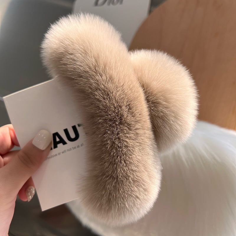 The Cloud Comfort Claw: Luxe Faux Rex Rabbit Fur Hair Grip - Oversized Plush Statement Clip for Winter Elegance Feminé Luxé