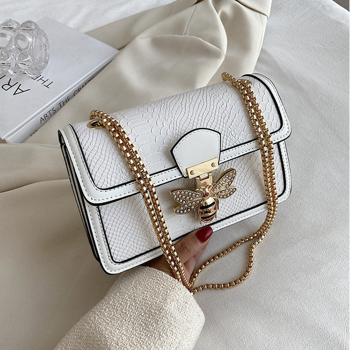 Luxury Cowhide Bee-Clasp Chain Crossbody – Retro Style Satchel Feminé Luxé