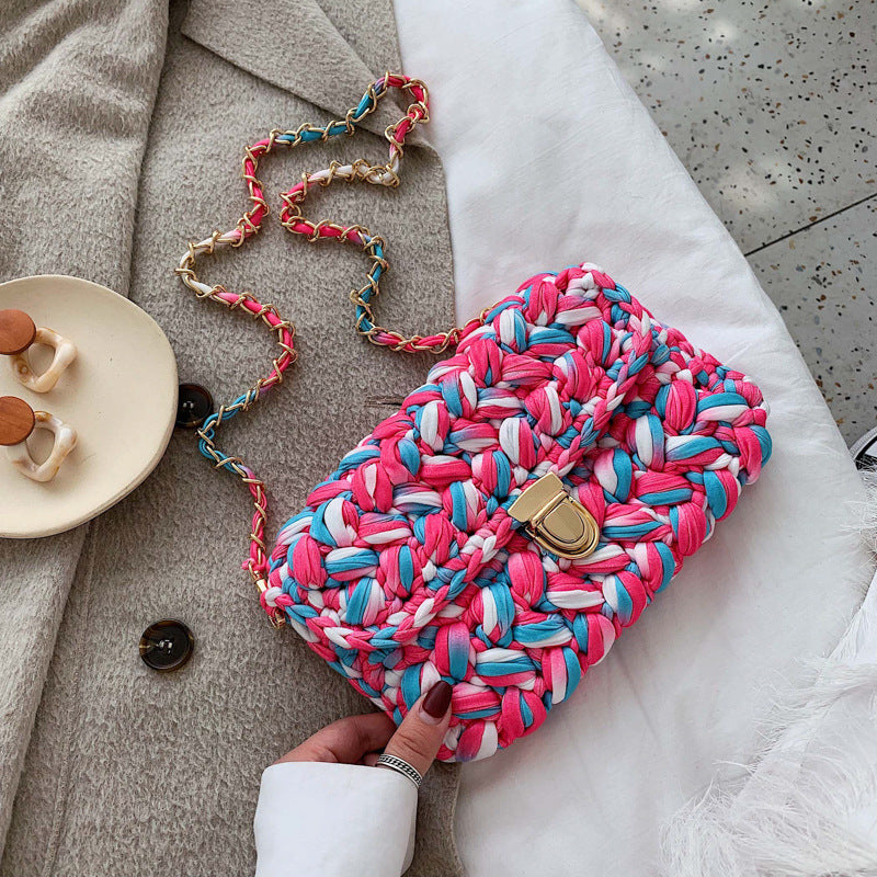 Artisanal Texture: The "Couture Knit" Chain Clutch Feminé Luxé