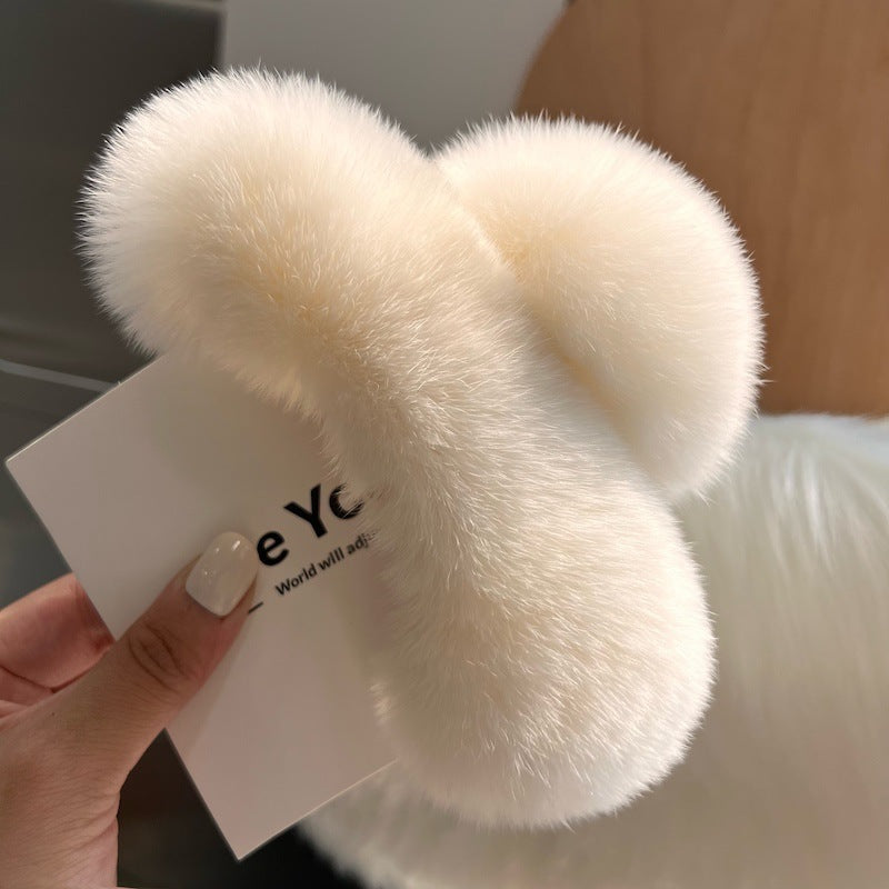 The Cloud Comfort Claw: Luxe Faux Rex Rabbit Fur Hair Grip - Oversized Plush Statement Clip for Winter Elegance Feminé Luxé