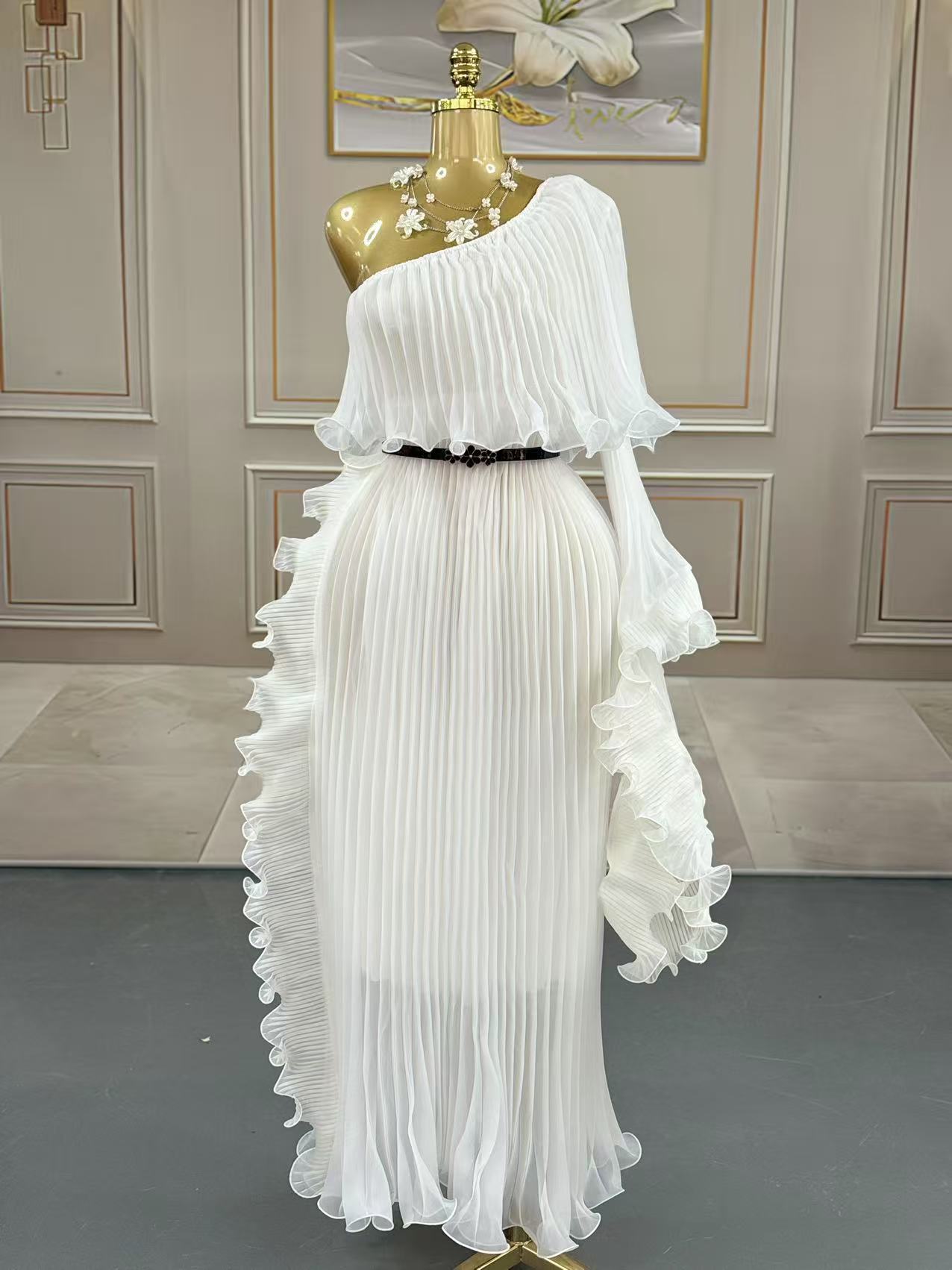 Fashionable One-Shoulder Pleated Elegant Evening Dress Feminé Luxé