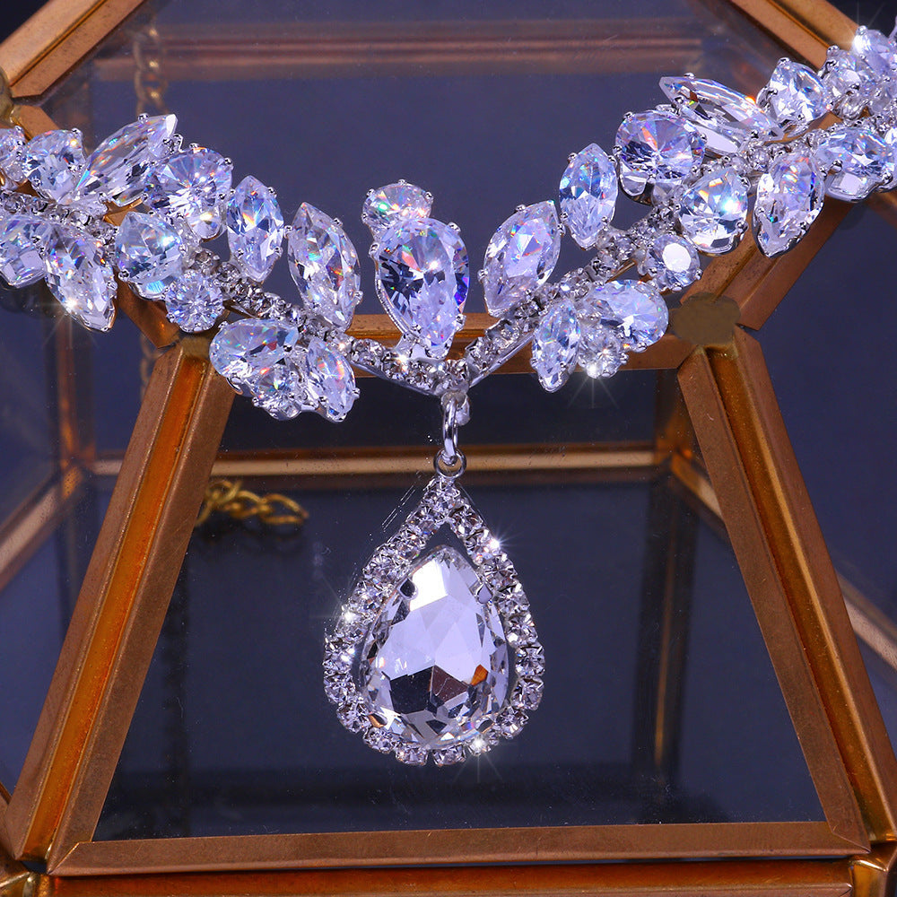 The Starlight Diadem: Couture Zirconia Forehead Chain - High-End Luxury Bridal & Evening Headpiece Feminé Luxé