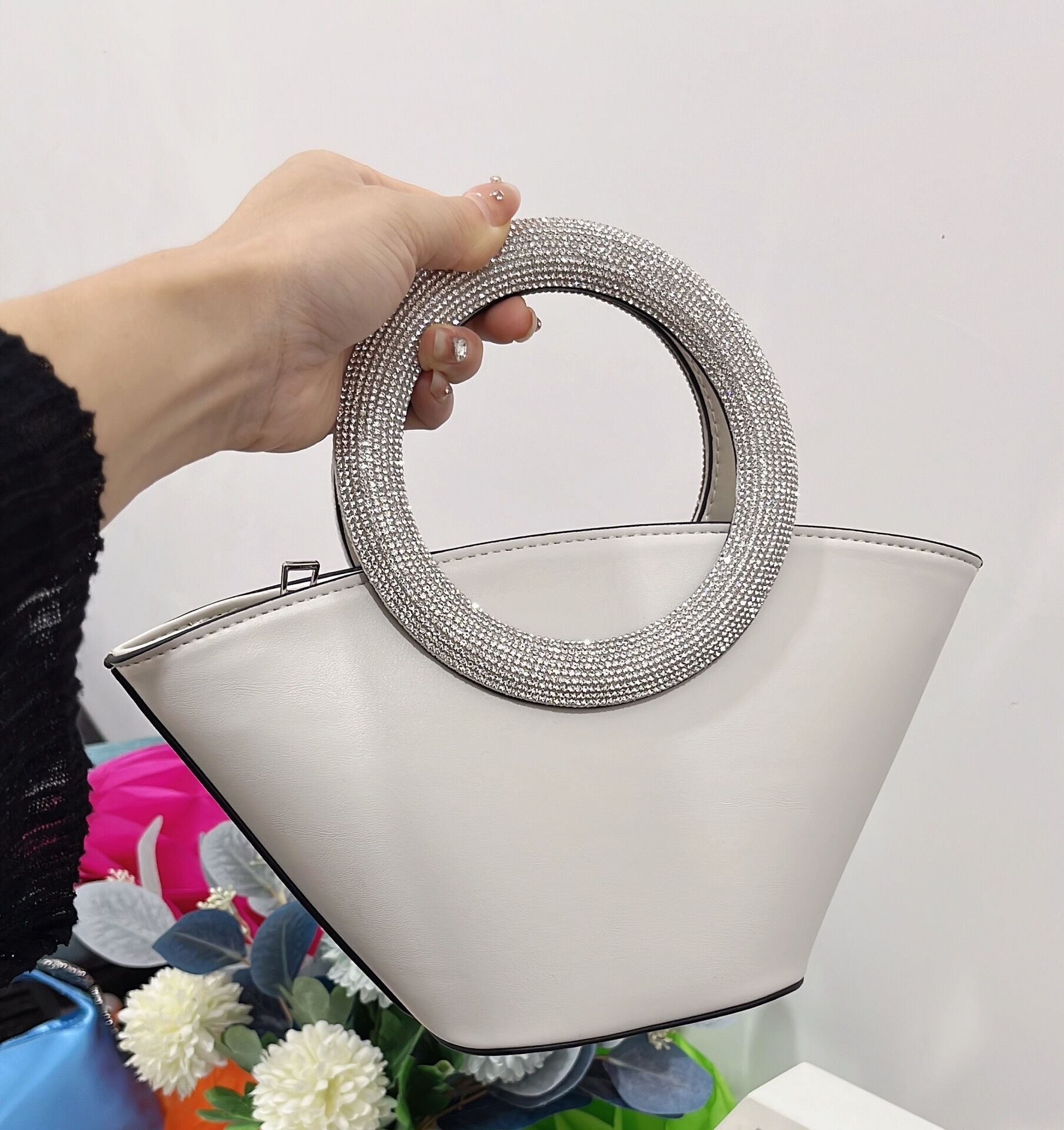 Head-Turning Chic: The "Radiant Rosa" Bucket Bag Feminé Luxé