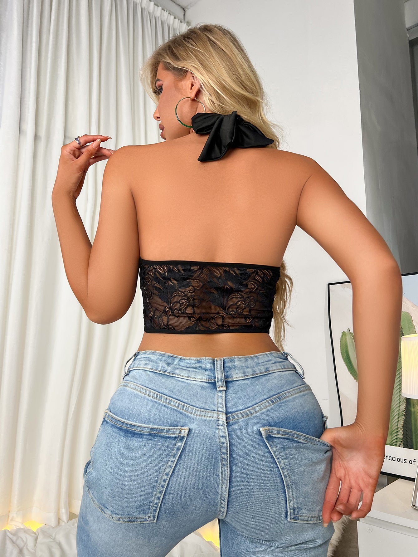 Glamorous Black Lace Halter Crop Top Lingerie Feminé Luxé