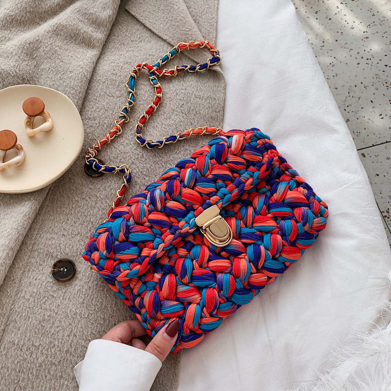 Artisanal Texture: The "Couture Knit" Chain Clutch Feminé Luxé