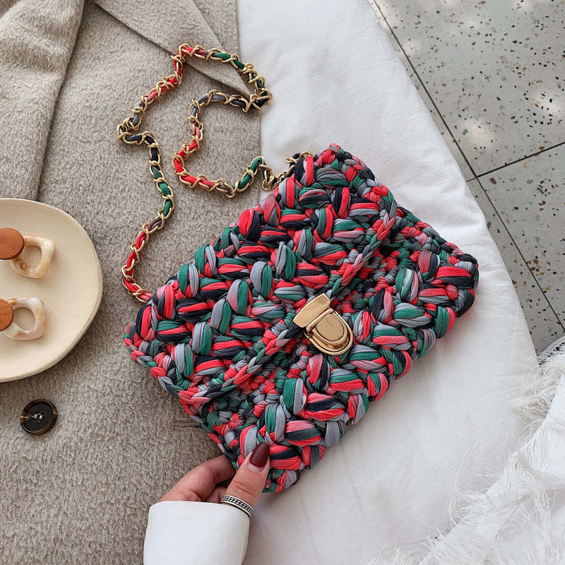 Artisanal Texture: The "Couture Knit" Chain Clutch Feminé Luxé