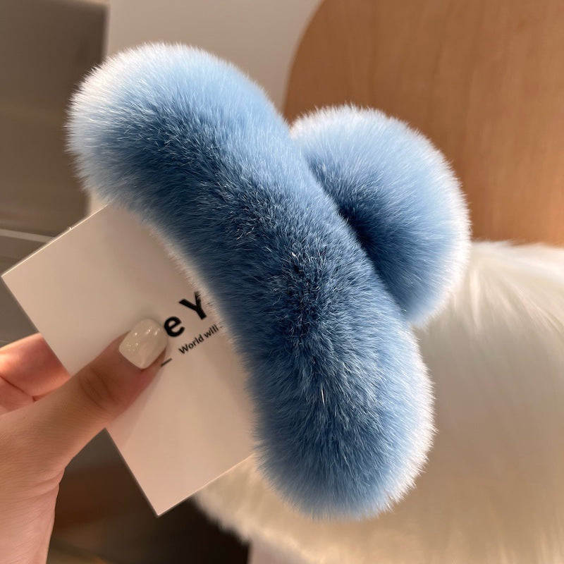 The Cloud Comfort Claw: Luxe Faux Rex Rabbit Fur Hair Grip - Oversized Plush Statement Clip for Winter Elegance Feminé Luxé