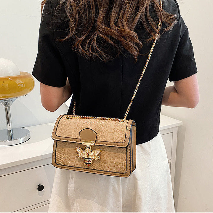 Luxury Cowhide Bee-Clasp Chain Crossbody – Retro Style Satchel Feminé Luxé