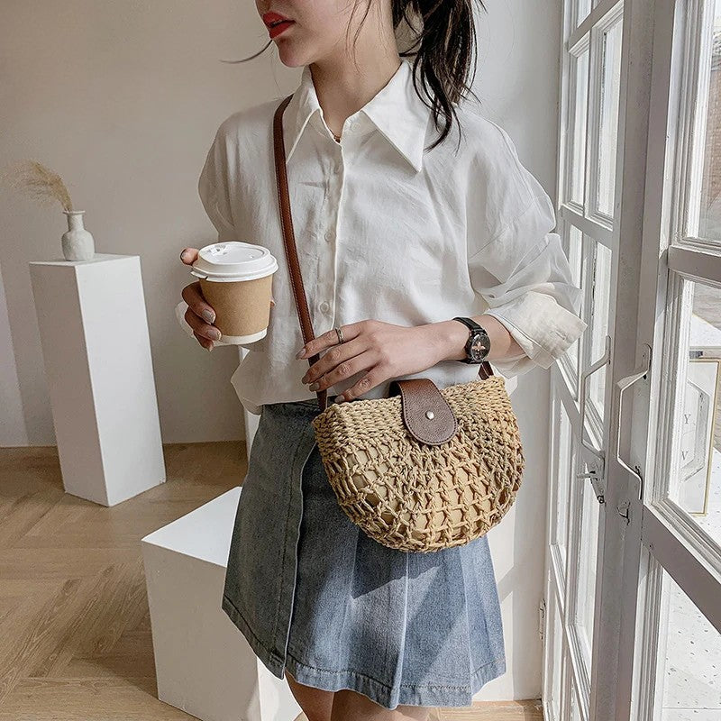 🌞 Lune d’Or – Natural Straw Half-Moon Bag