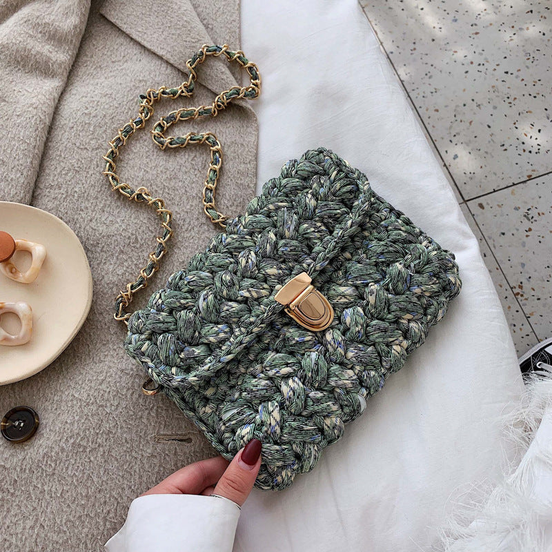Artisanal Texture: The "Couture Knit" Chain Clutch Feminé Luxé