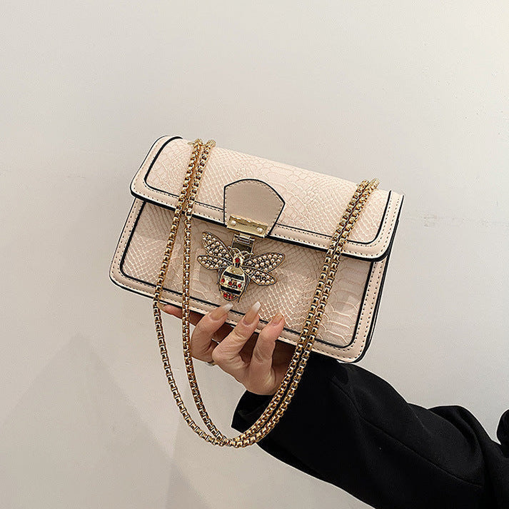 Luxury Cowhide Bee-Clasp Chain Crossbody – Retro Style Satchel Feminé Luxé