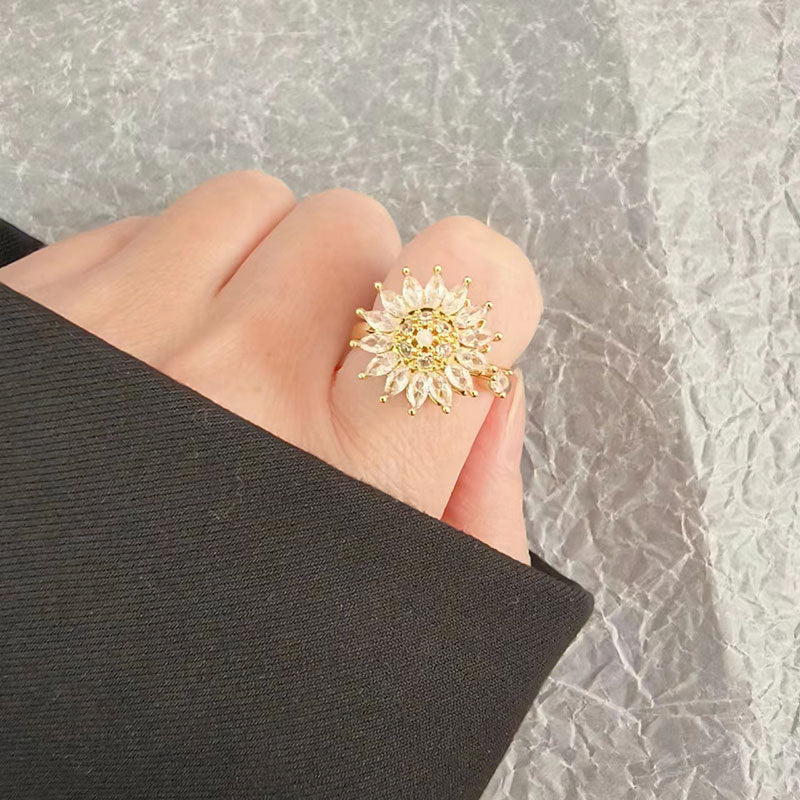 Sparkling Rotatable 'Little Daisy' Ring – S925 Sterling Silver & 18K Gold Plated Feminé Luxé