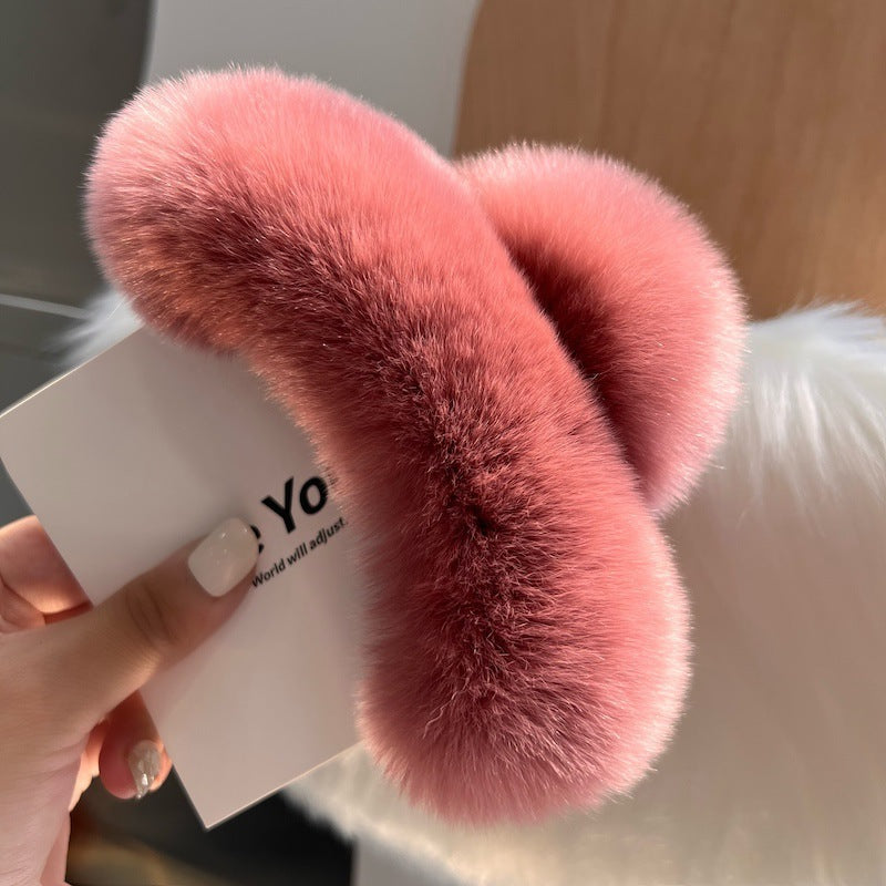 The Cloud Comfort Claw: Luxe Faux Rex Rabbit Fur Hair Grip - Oversized Plush Statement Clip for Winter Elegance Feminé Luxé