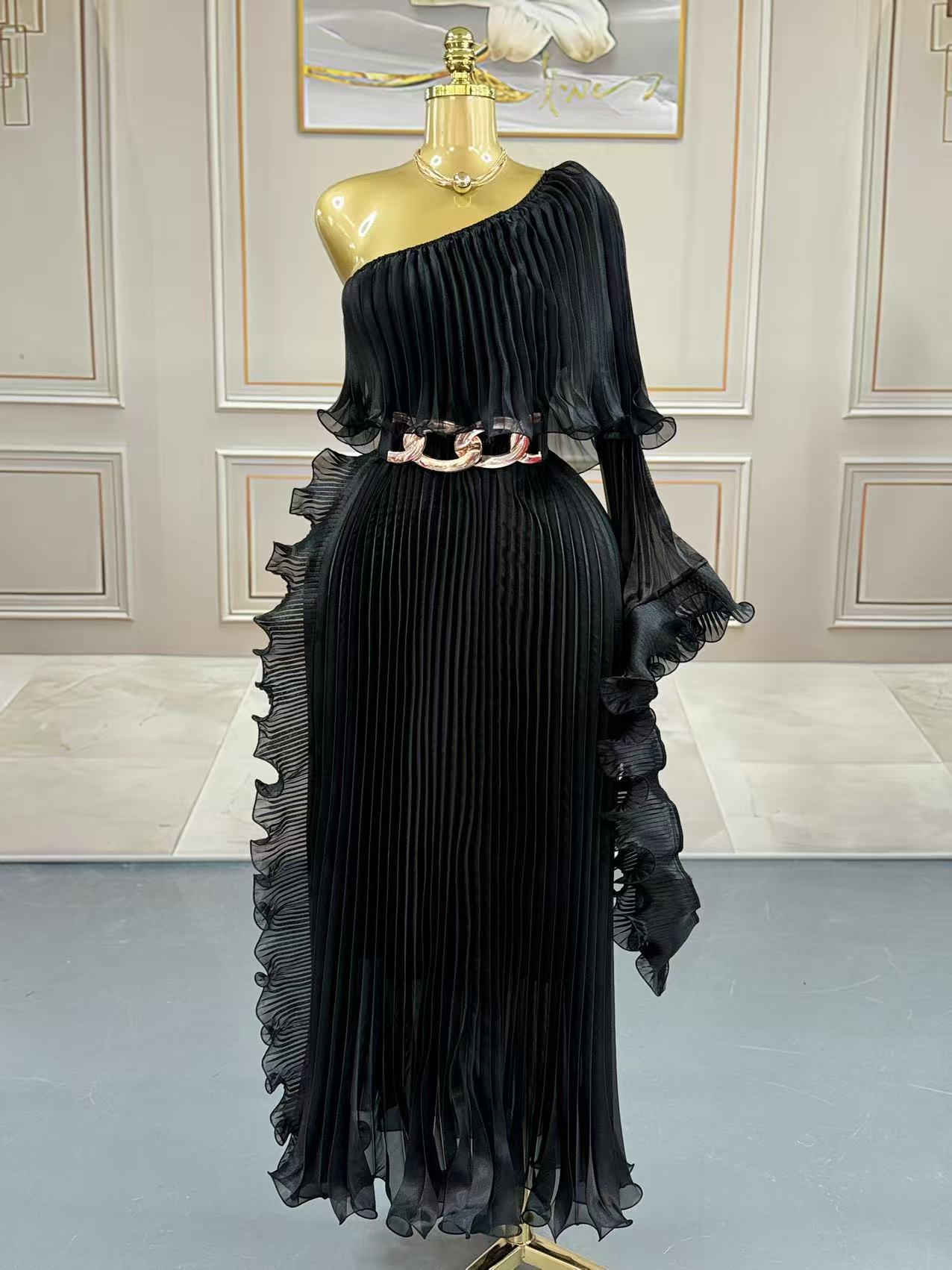 Fashionable One-Shoulder Pleated Elegant Evening Dress Feminé Luxé