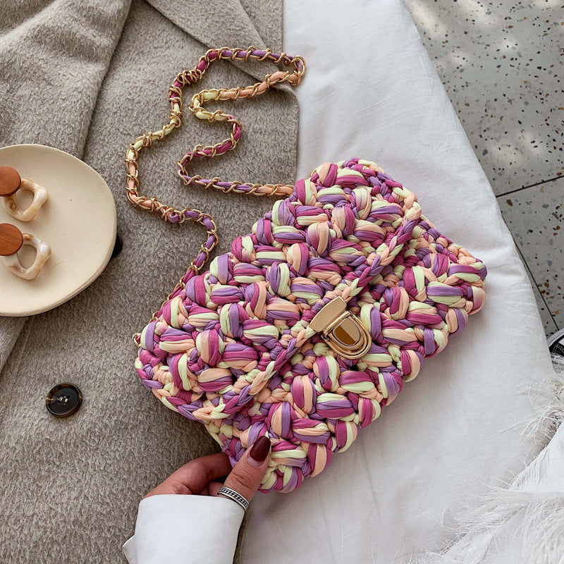 Artisanal Texture: The "Couture Knit" Chain Clutch Feminé Luxé