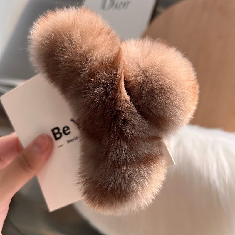 The Cloud Comfort Claw: Luxe Faux Rex Rabbit Fur Hair Grip - Oversized Plush Statement Clip for Winter Elegance Feminé Luxé