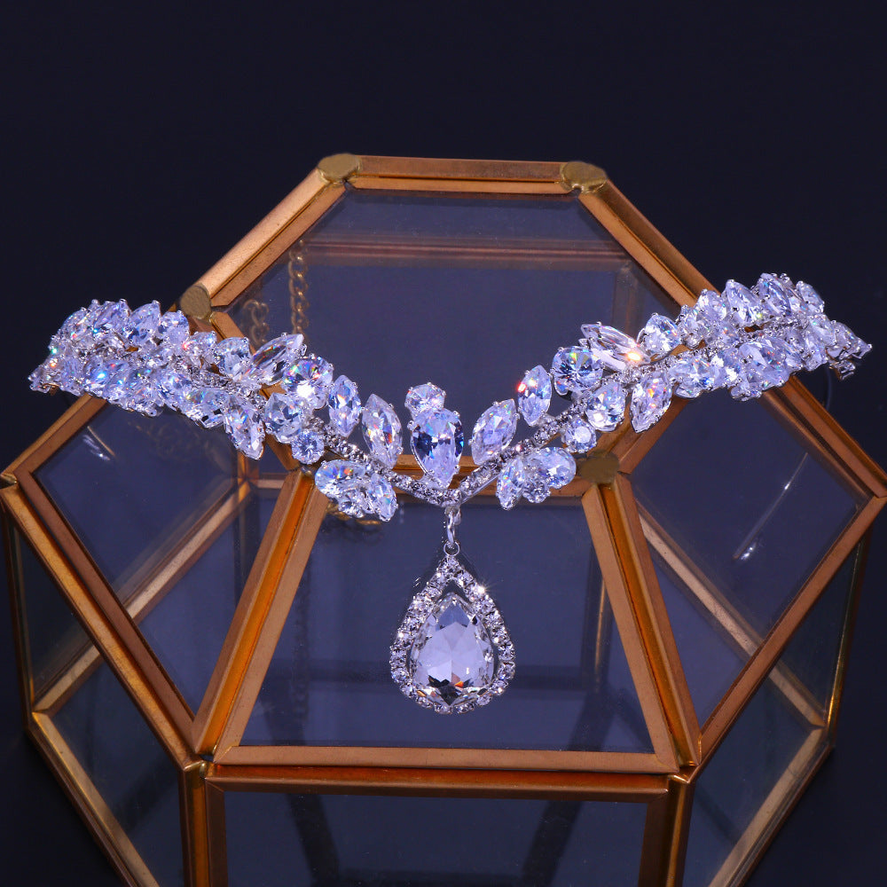 The Starlight Diadem: Couture Zirconia Forehead Chain - High-End Luxury Bridal & Evening Headpiece Feminé Luxé