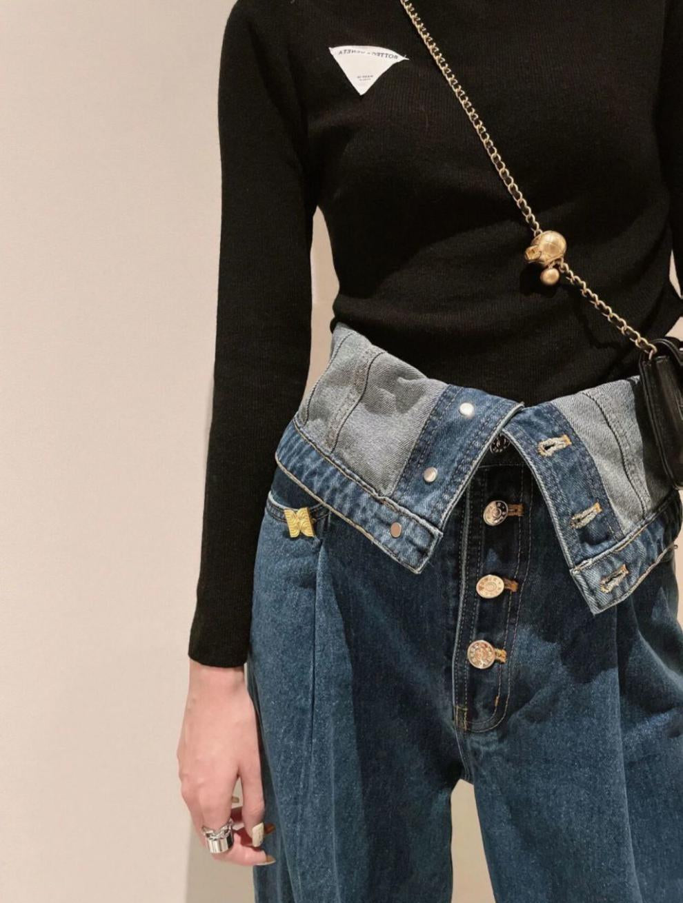 Relaxed Fit High-Waist Button-Detail Flare Jeans Feminé Luxé