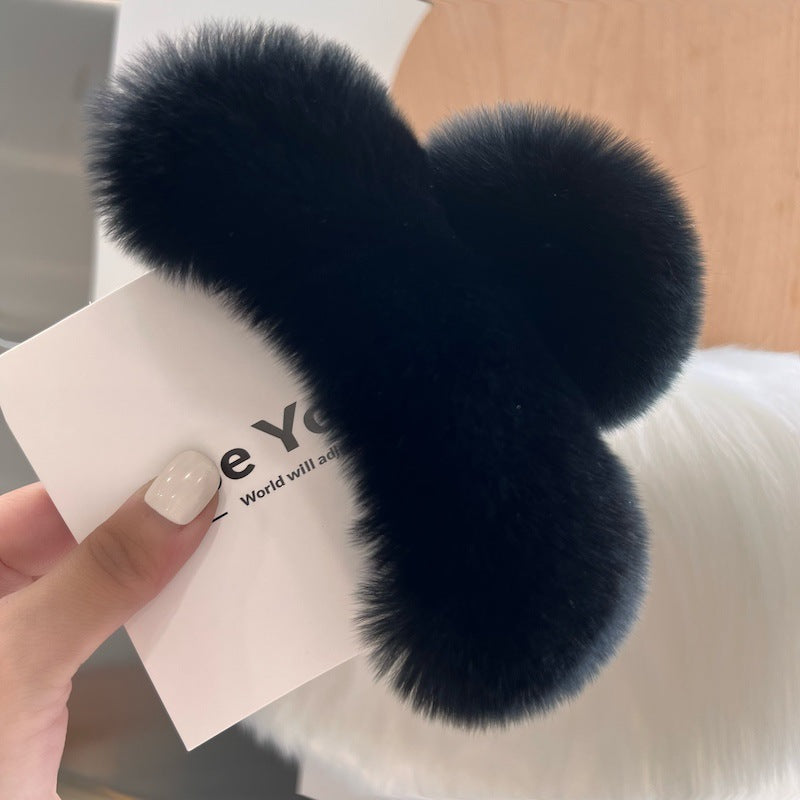 The Cloud Comfort Claw: Luxe Faux Rex Rabbit Fur Hair Grip - Oversized Plush Statement Clip for Winter Elegance Feminé Luxé