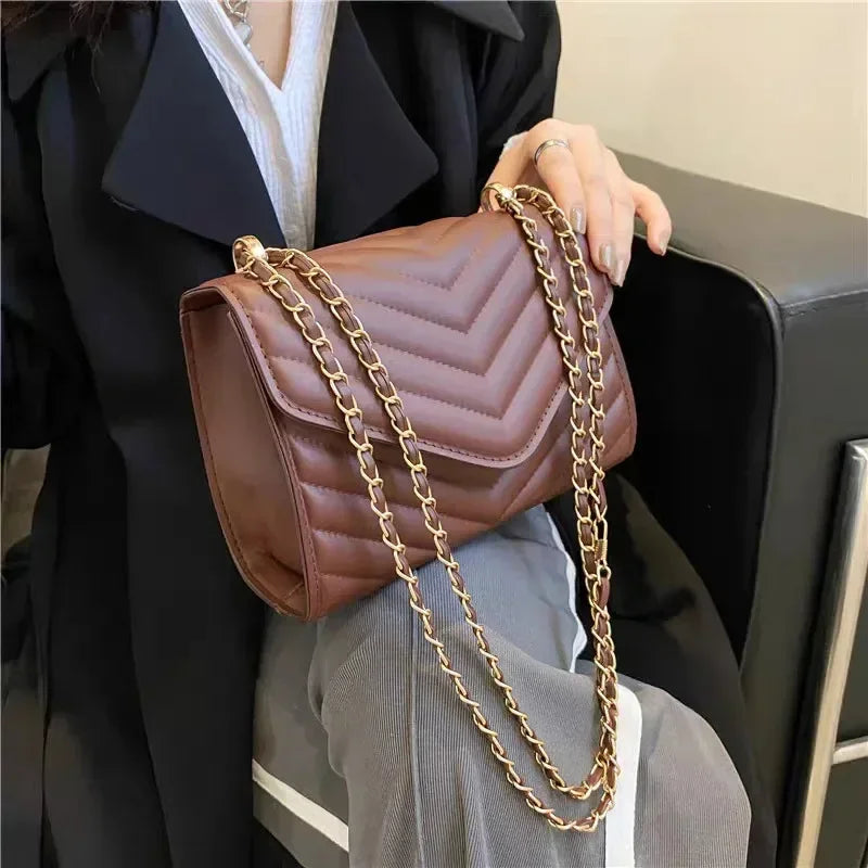 🤍 Feminé Luxé – Lumière Blanche Quilted Chain Shoulder Bag 💎