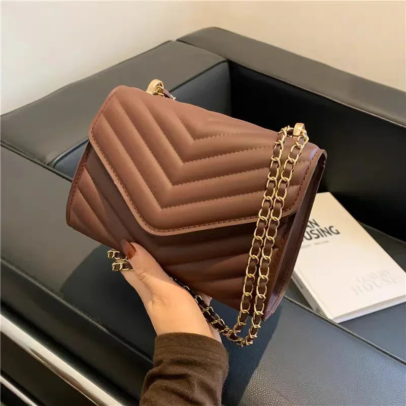🤍 Feminé Luxé – Lumière Blanche Quilted Chain Shoulder Bag 💎