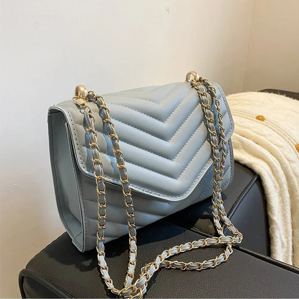 🤍 Feminé Luxé – Lumière Blanche Quilted Chain Shoulder Bag 💎